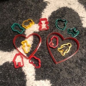 🍀 4/$15! NWOT!! 12 piece cute cookie cutter set!